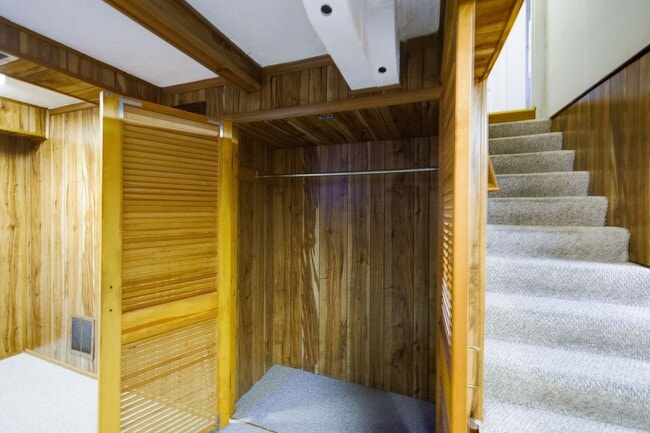 Building Photo - Charming 3BR/2BA Hyattsville Gem! Bonus Room & Sunroom — Move-In Ready!