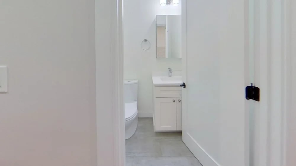 Building Photo - 56 Linden St