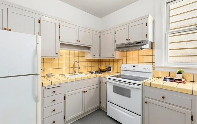 Building Photo - 206 Steiner St
