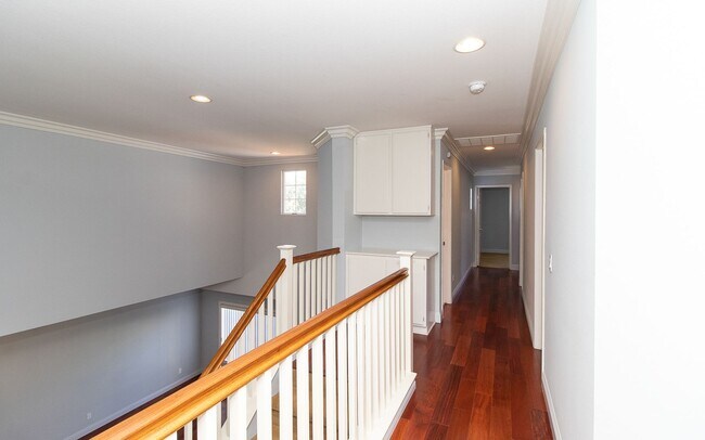 Building Photo - Spacious 6 Bedroom Home With Huge Backyard!