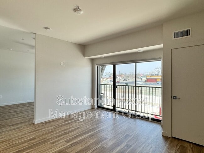 Building Photo - 1653 Midtown Pl