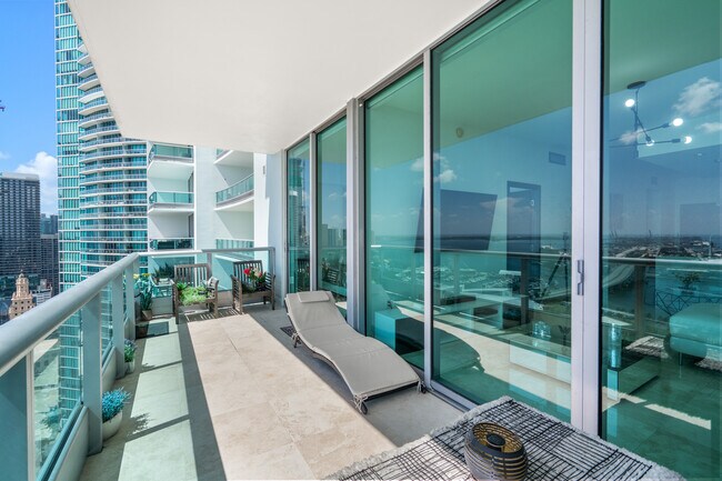 Building Photo - 900 Biscayne Blvd