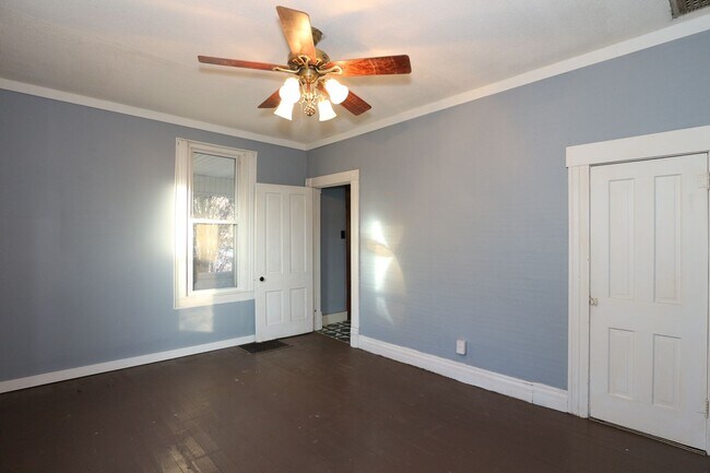Building Photo - 3 Bedroom Veedersburg Home!