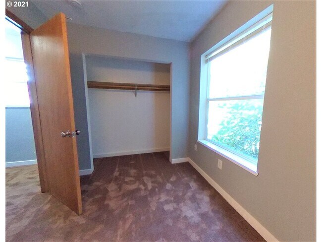 Building Photo - 6867 N Fessenden St