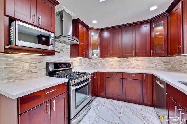 Building Photo - Turnkey Home with Natural Light & Upgrades...