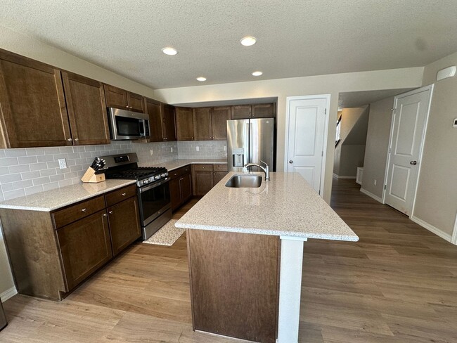 Building Photo - Modern Living in Skyview Village
