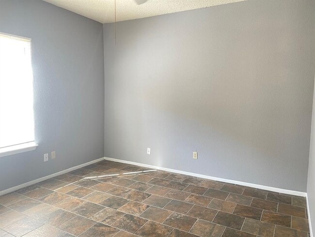 Building Photo - 2204 Millstone Dr