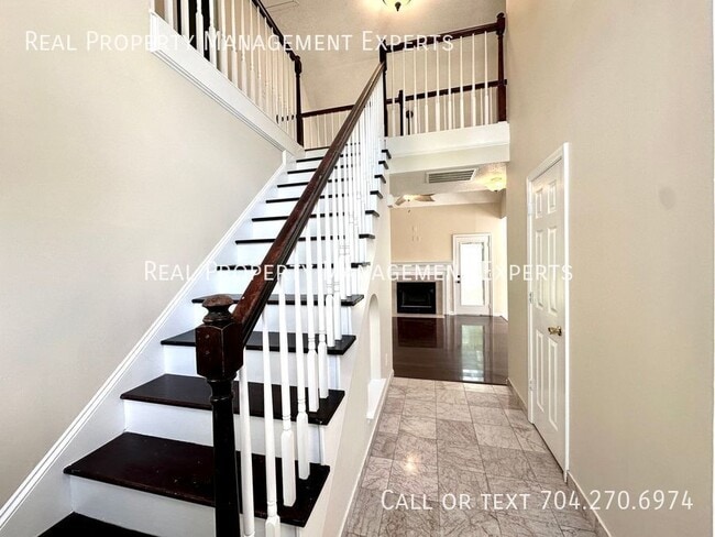 Building Photo - 7915 Vermilion Dr