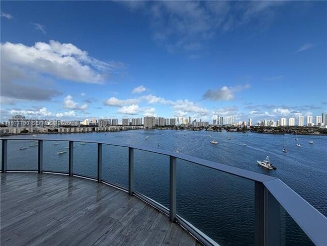 Building Photo - 17111 Biscayne Blvd