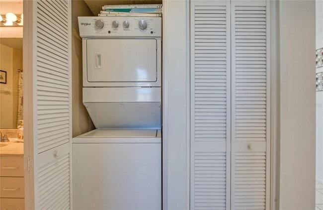 Building Photo - 8040 Sailboat Key Blvd S