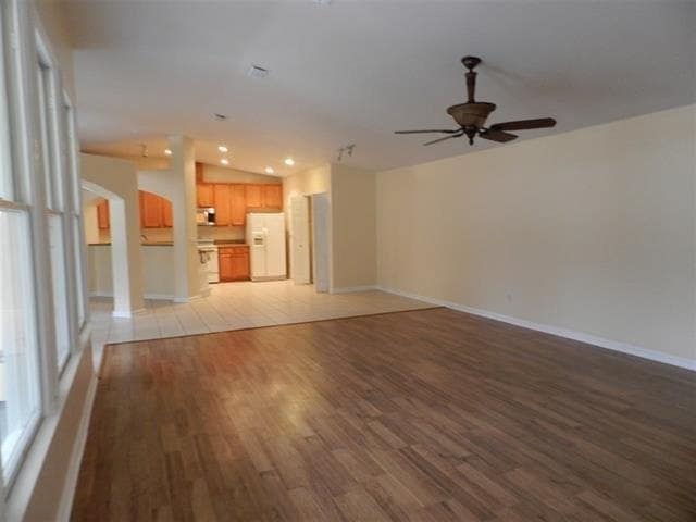 Building Photo - 1047 Pk Vw Dr