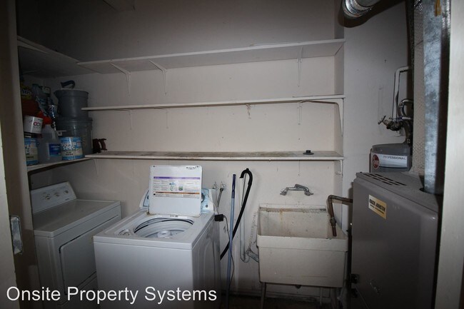 Building Photo - 3 br, 1.5 bath Apartment - 166 Carl Street