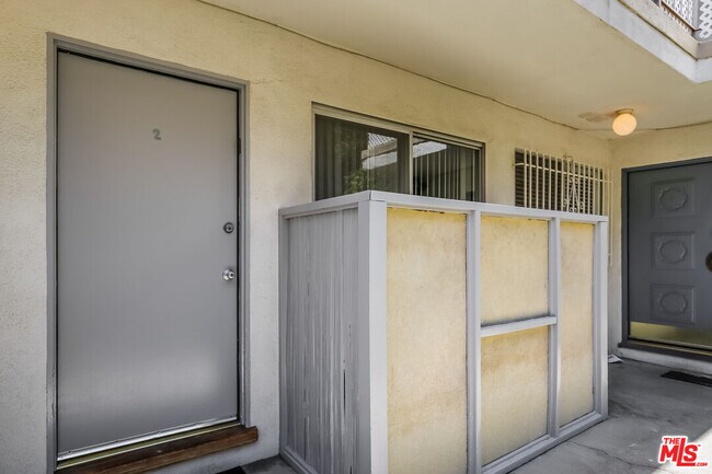 Building Photo - 1608 S Bentley Ave