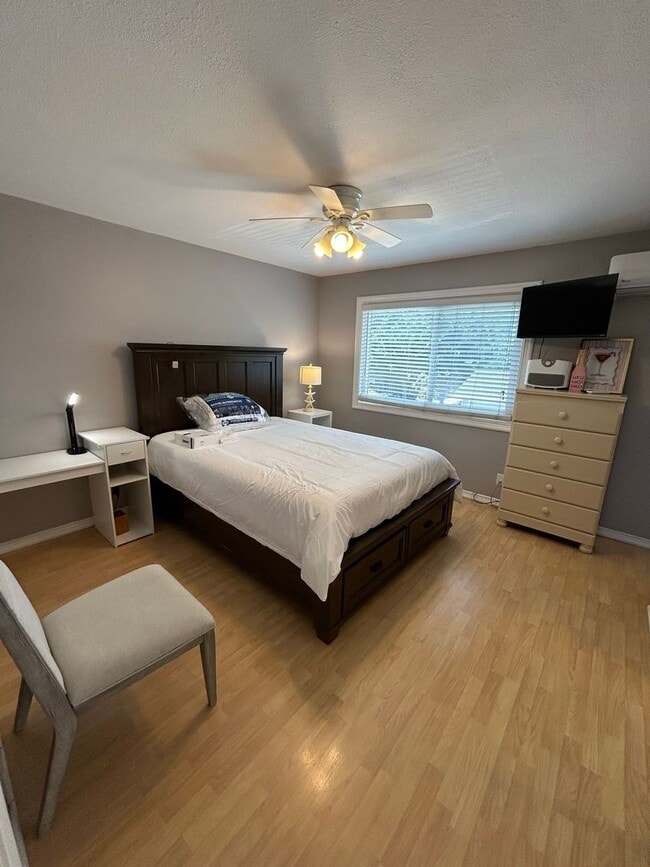 Building Photo - New! Fully Furnished Costa Mesa Condo Near Back Bay!