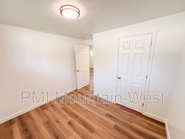 Building Photo - 1356 S 1000 W