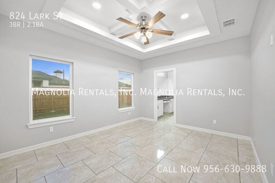 Building Photo - 824 Lark St