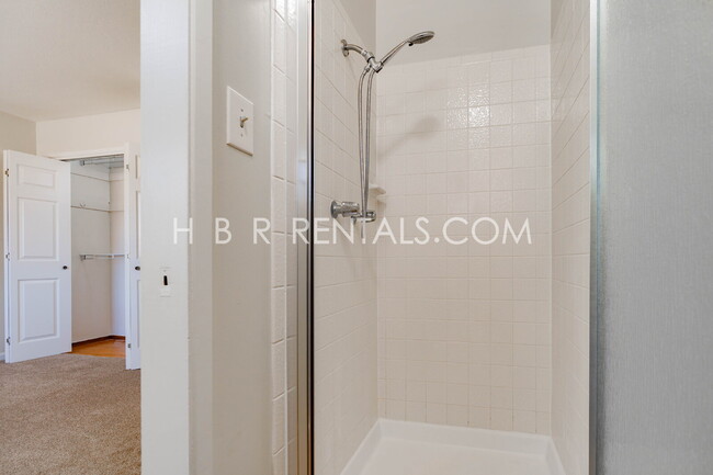 Building Photo - Charming Three Bedroom Single Story Liverm...