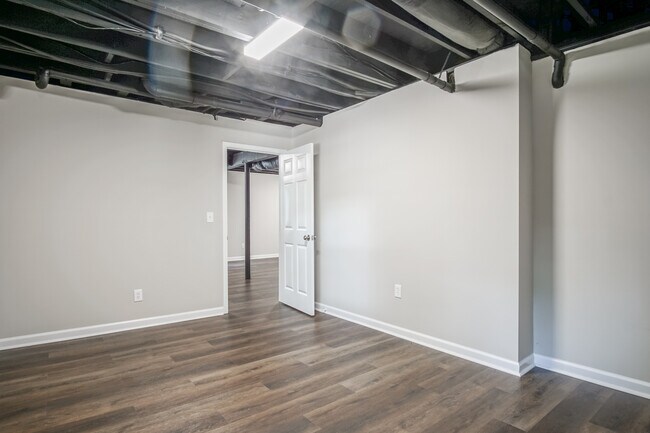 Building Photo - 3137 Glen Hollow Dr