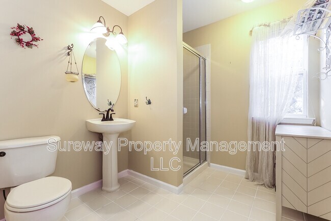 Building Photo - 29 Red Oak Ct