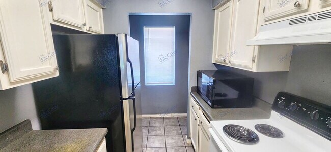 Building Photo - 9510 Olde Towne Row