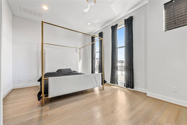 Building Photo - 1122 Ennis St