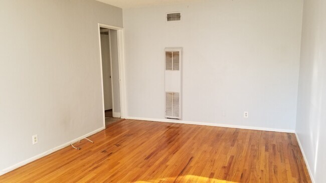 Building Photo - 7114 Haskell Ave