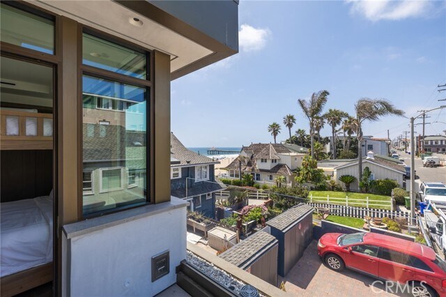 Building Photo - 716 The Strand