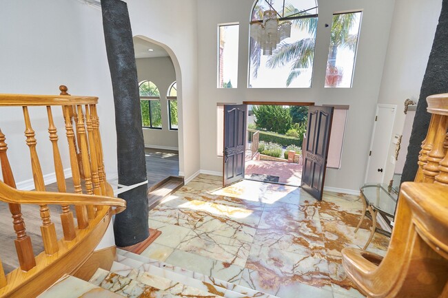 Building Photo - Aqua Vista - Entertainers Playhouse