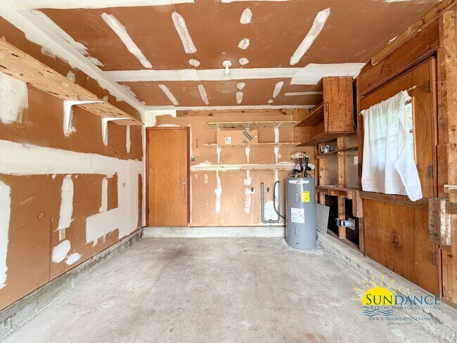 Building Photo - 3BR Home in Shalimar Near Eglin AFB!