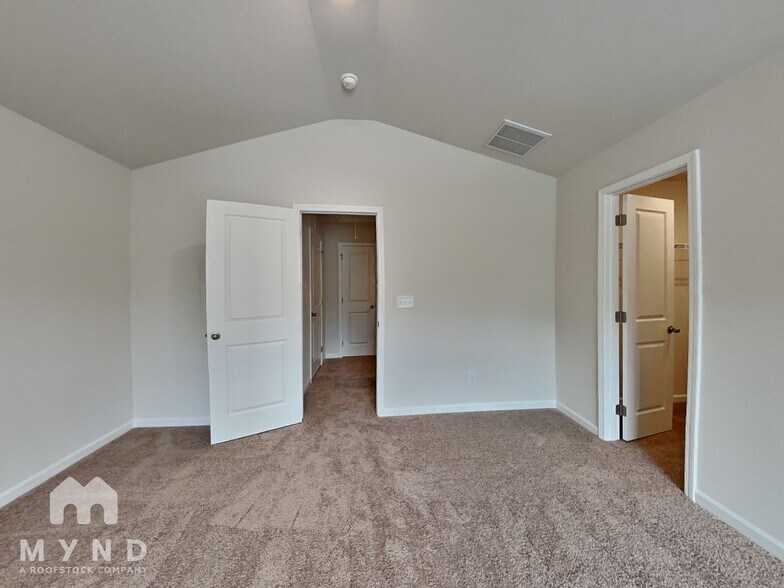 Building Photo - 302 Ivy Bank Dr