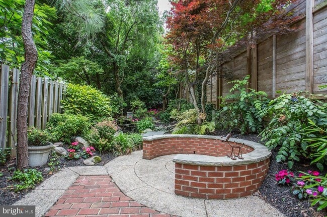 Building Photo - 3332 Dent Pl NW