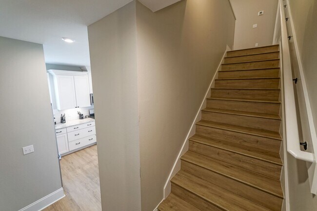 Building Photo - Available end of January in beautiful Summ...