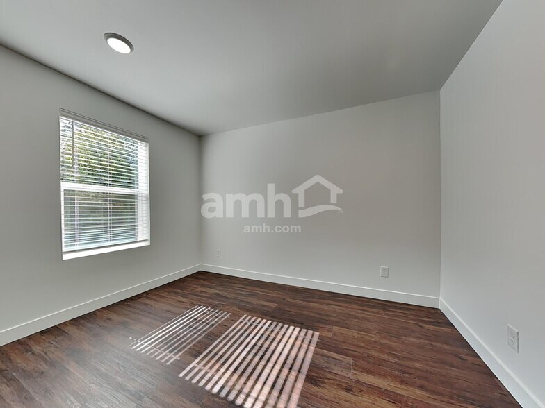 Building Photo - 7908 Selah St SW