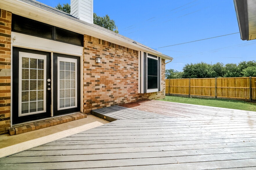 Building Photo - 1307 Jasmine Dr