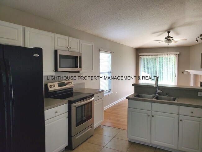 Building Photo - Beautiful and Spacious 5 Bed/2 Bath Home i...