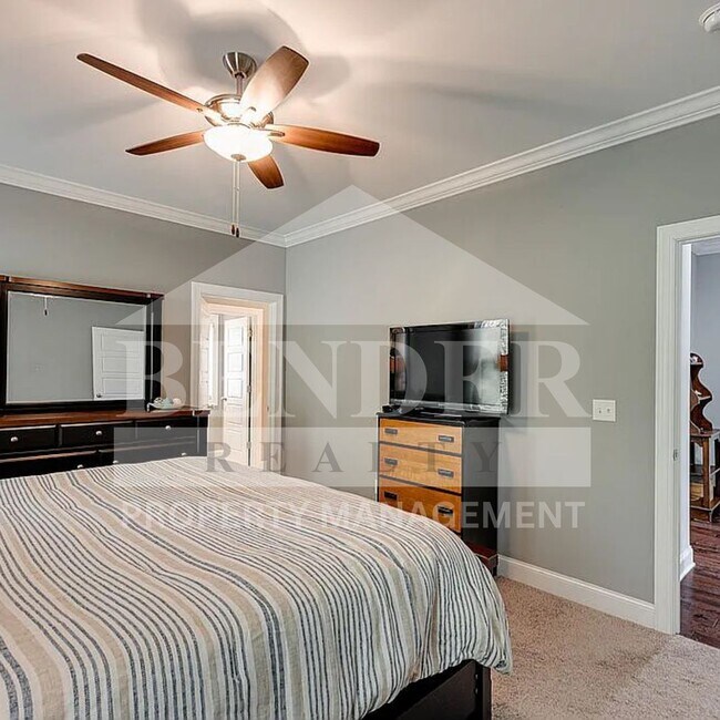 Building Photo - Beautiful Like New Home in Ooltewah