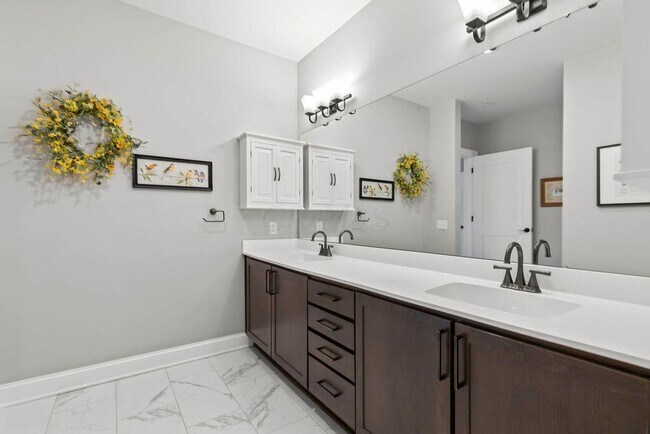 Building Photo - 5339 Highpointe Lakes Dr