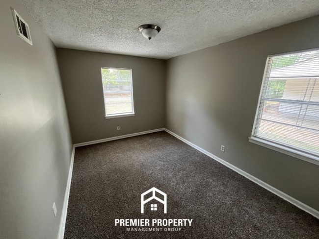 Building Photo - 5580 Lochinvar Rd