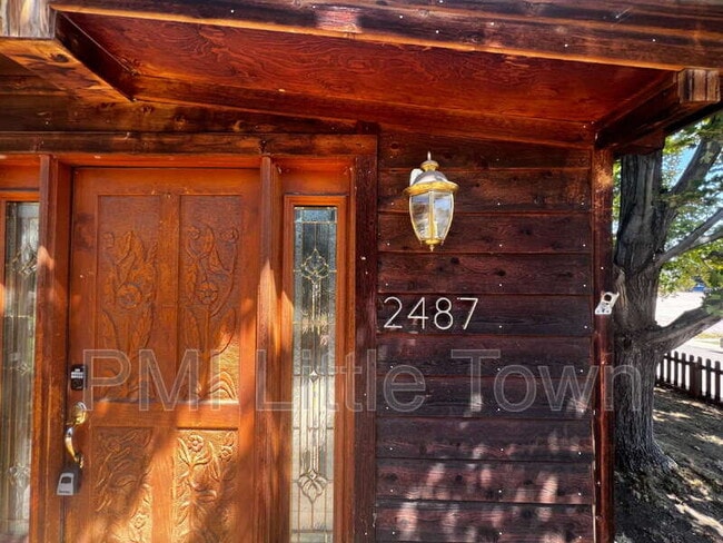 Building Photo - 2487 S Corona St