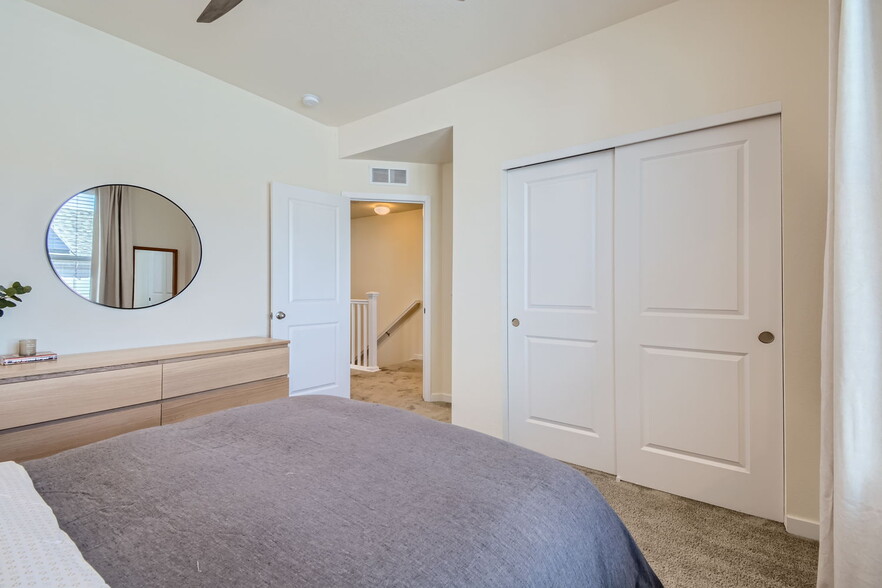 Guest Bed - 532 W Amherst Ave