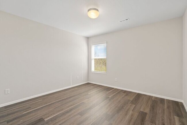 Building Photo - Discover Modern Living | Comfortable 3 Bedroom, 2.5 Bath Home with Upstairs Loft in Farmington