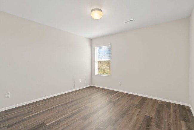 Building Photo - Hot Summer Deal! Sign by 7/31 and Pay Just $250 for Your First Month’s Rent | 3-Bed, 2-Bath Home ...