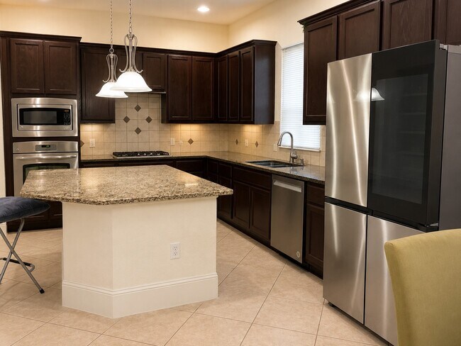 Building Photo - 515 Newington Ln