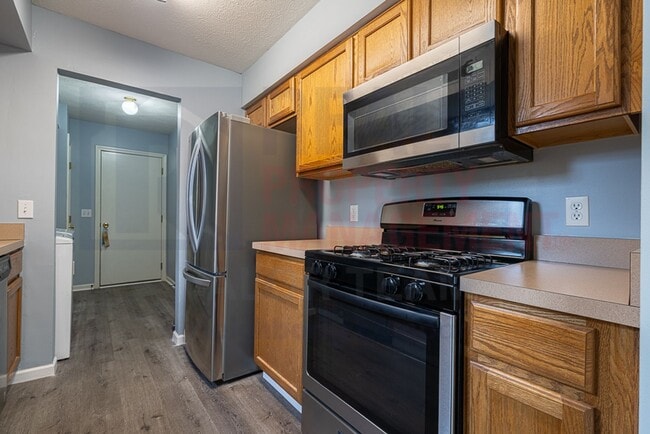 Building Photo - Beautifully maintained 3 Bed 2 Bath Home i...