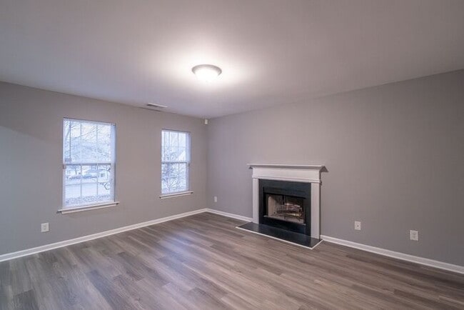 Building Photo - NEWLY RENOVATED !!!! Charming 4-Bedroom Home with Spacious Backyard!