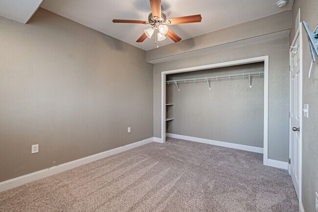 Building Photo - Spacious 5BD, 4BA Castle Rock Home with Fi...