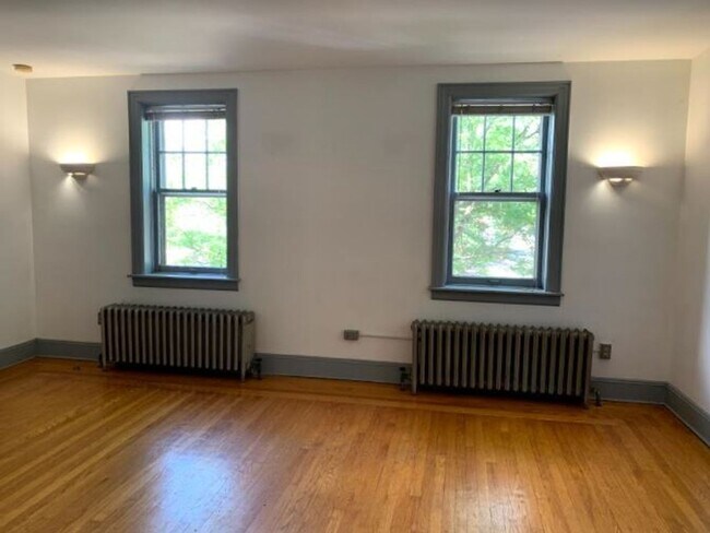 Building Photo - 102 Edgewood Ave