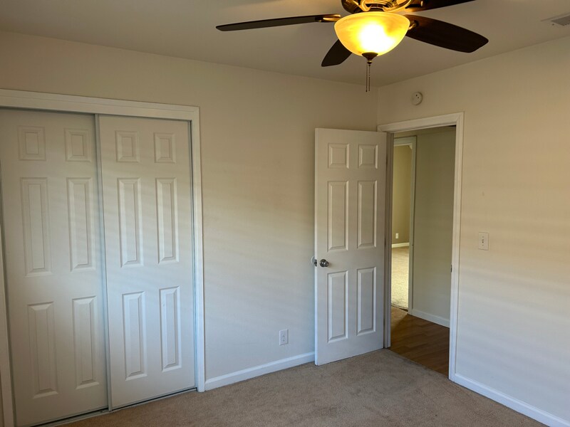 Building Photo - 705 W Graaf Ave