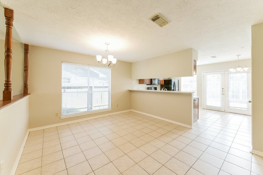 Building Photo - 23219 Timberbrook Dr
