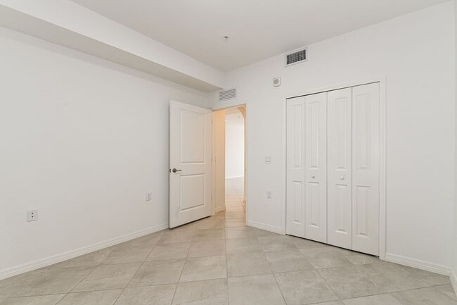 Building Photo - 2-bed 2-bath pet friendly condo with Golf membership at the National Golf!